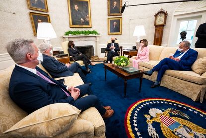 Biden hosts congressional leaders
