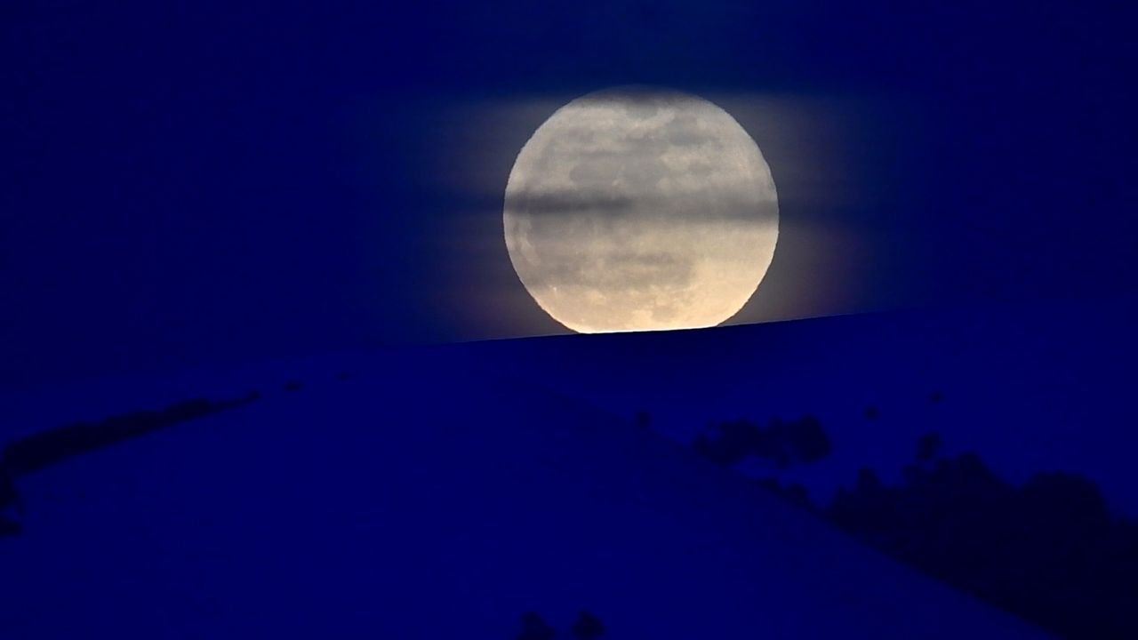 Rare Blue Moon hides the red light of an ancient star on May 31: Will you be able to see it?