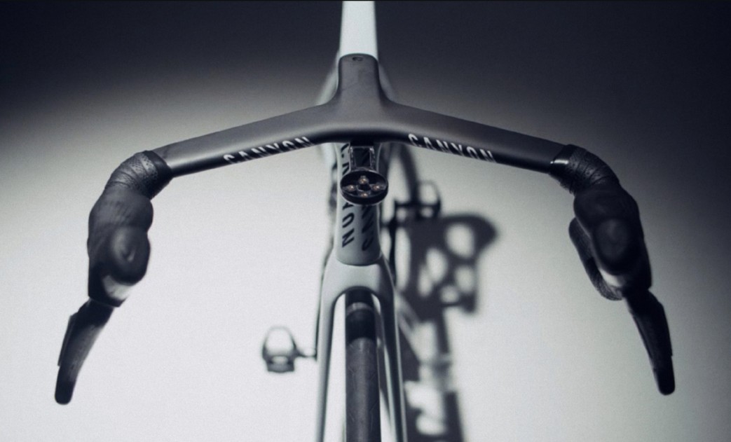 A Canyon CP0053 Race handlebar