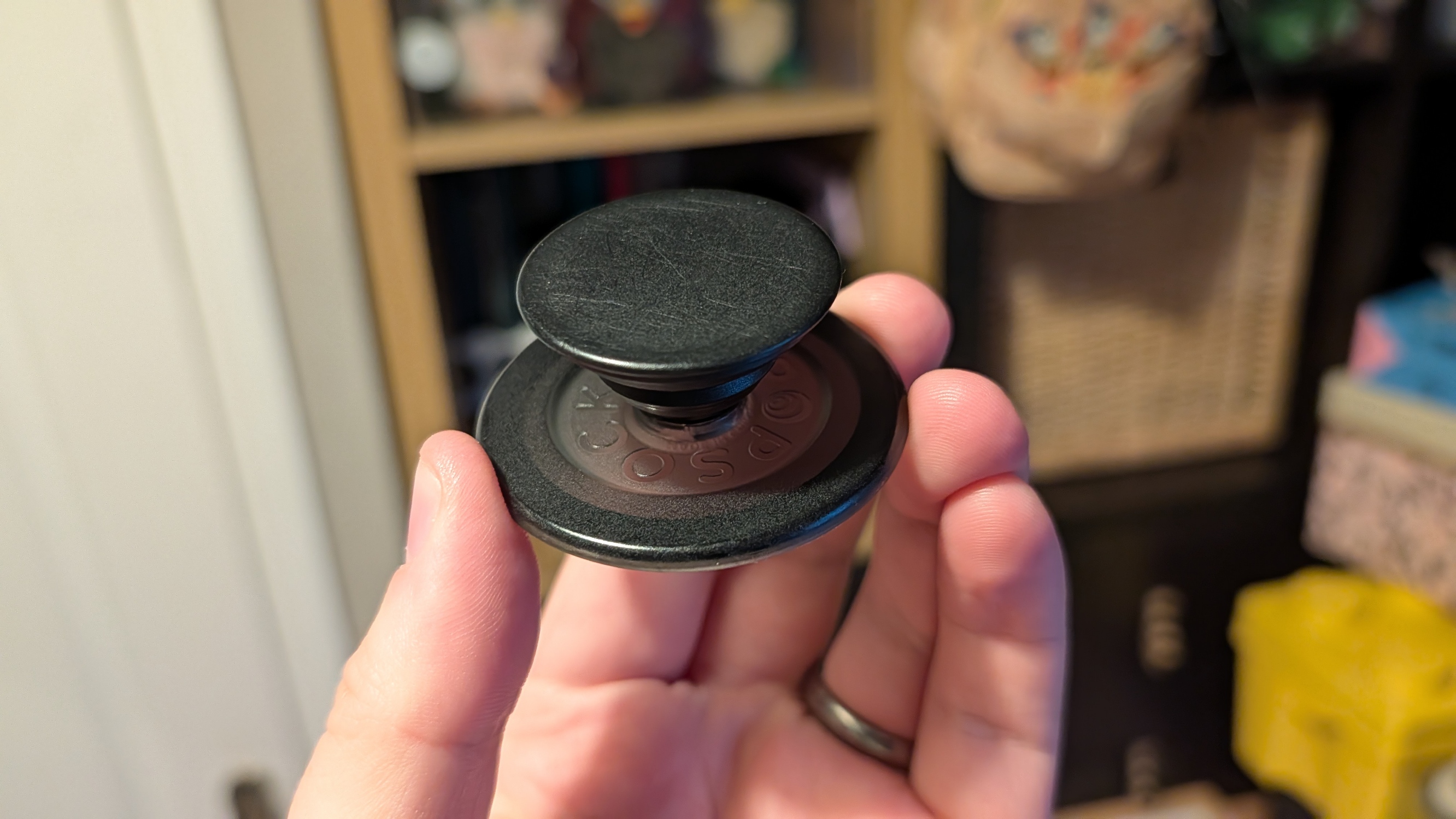 popsocket with magsafe on an iPhone 17 Pro