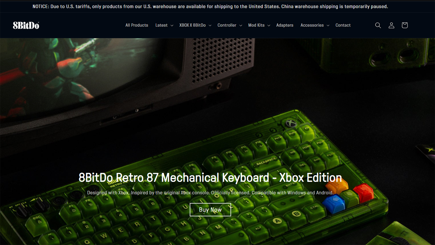 Uma captura de tela do 8bitdo de WebStore com um aviso para interromper as remessas nos EUA no topo