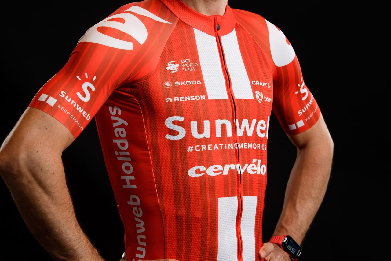 Cervelo's '&eacute;' logo dominates the shoulders