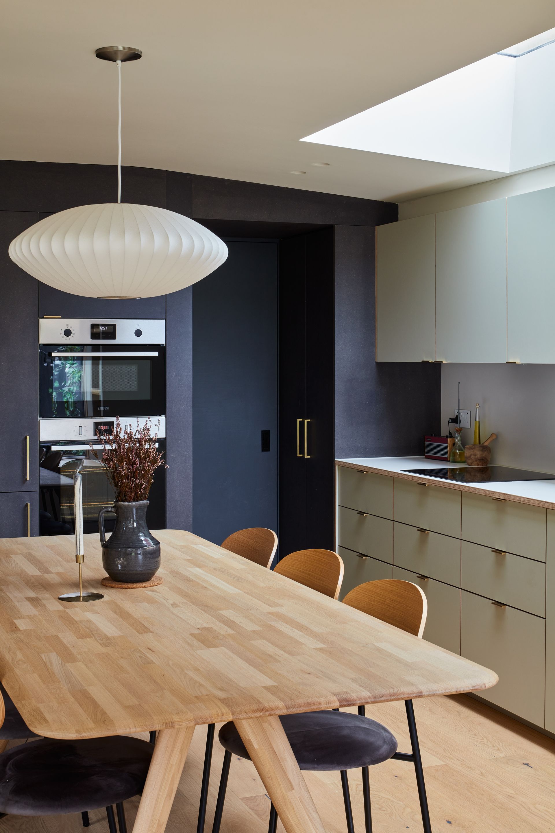 Πράσινη κουζίνα Ikea με πόρτες από την Plykea