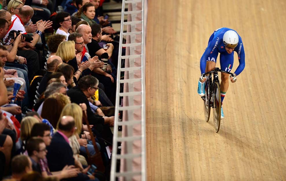 Elia Viviani begins his flying lap