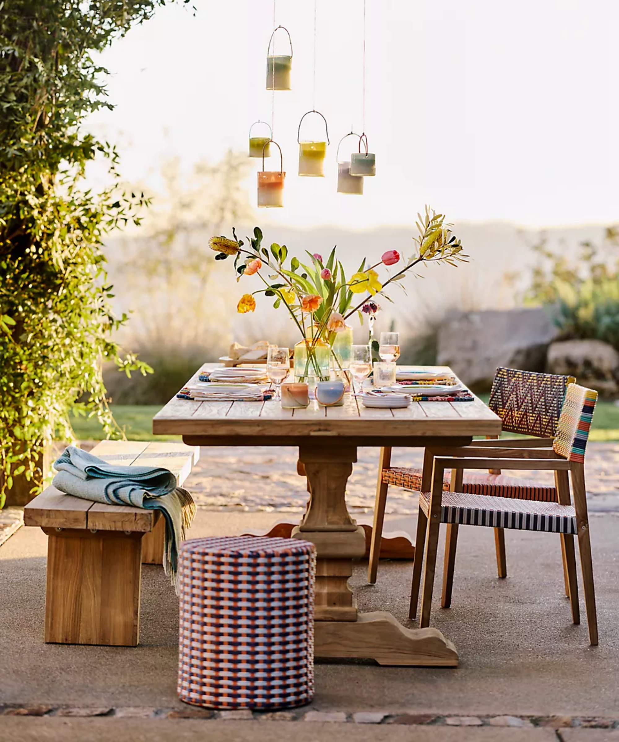an outdoor dining scene