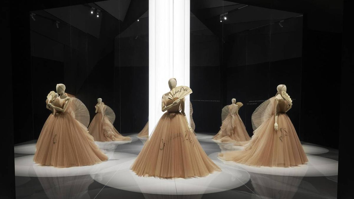 L'exposition de mode Christian Dior V&amp;A est aussi glorieuse que nous l'espérions