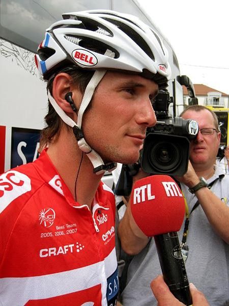 Fr&auml;nk Schleck (Team CSC) gives an interview