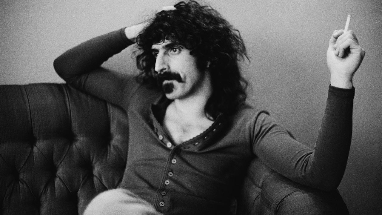 American musician, singer-songwriter and composer Frank Zappa (1940 - 1993) at the Royal Garden Hotel, Kensington, London, 25th November 1971. (Photo by Michael Putland/Getty Images)