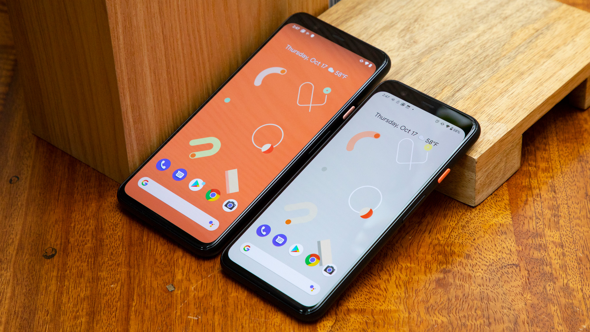 Google Pixel 4 XL (left), Google Pixel 4 (right)