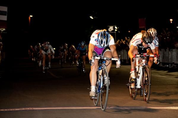 Laura Van Gilder (Mellow Mushroom) outsprints Christina Smith (Veloforma) to win the final USA Crits race.