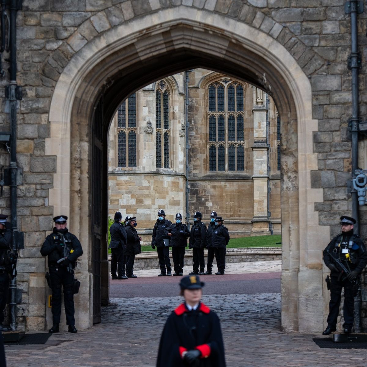 A Man With A Crossbow Broke Into Windsor While The Queen Celebrated ...