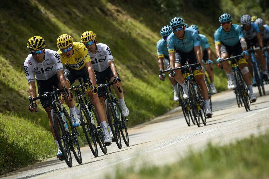 Chris Froome in a Mikel sandwich with Landa and Nieve