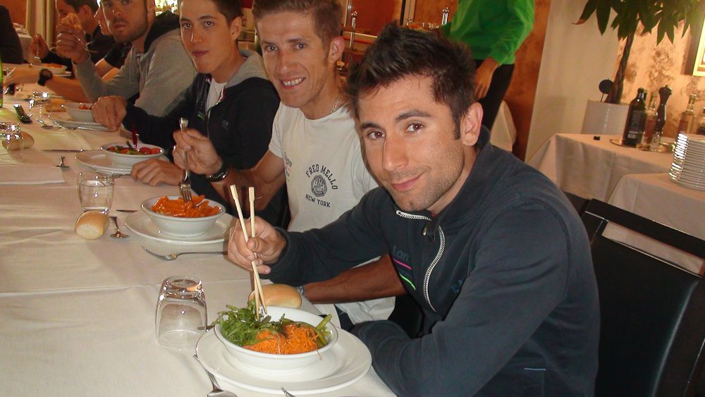 Diego Ulissi enjoys a bite with his new teammates.