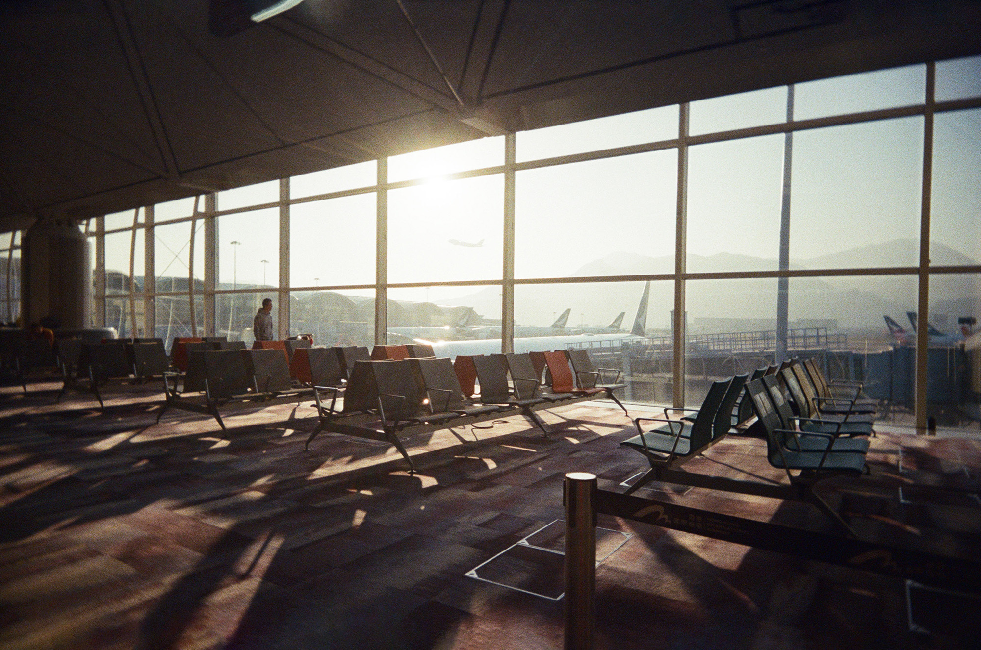 Reto Pano sample image inside airport with sun shinning through windows