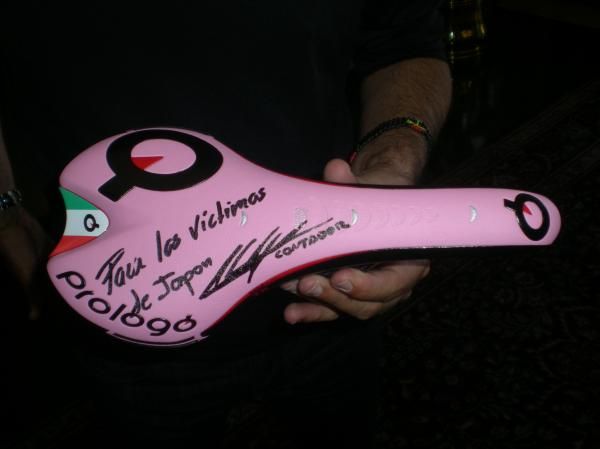 Alberto Contador's saddle will be auctioned to raise funds for the victims of the earthquake in Japan.