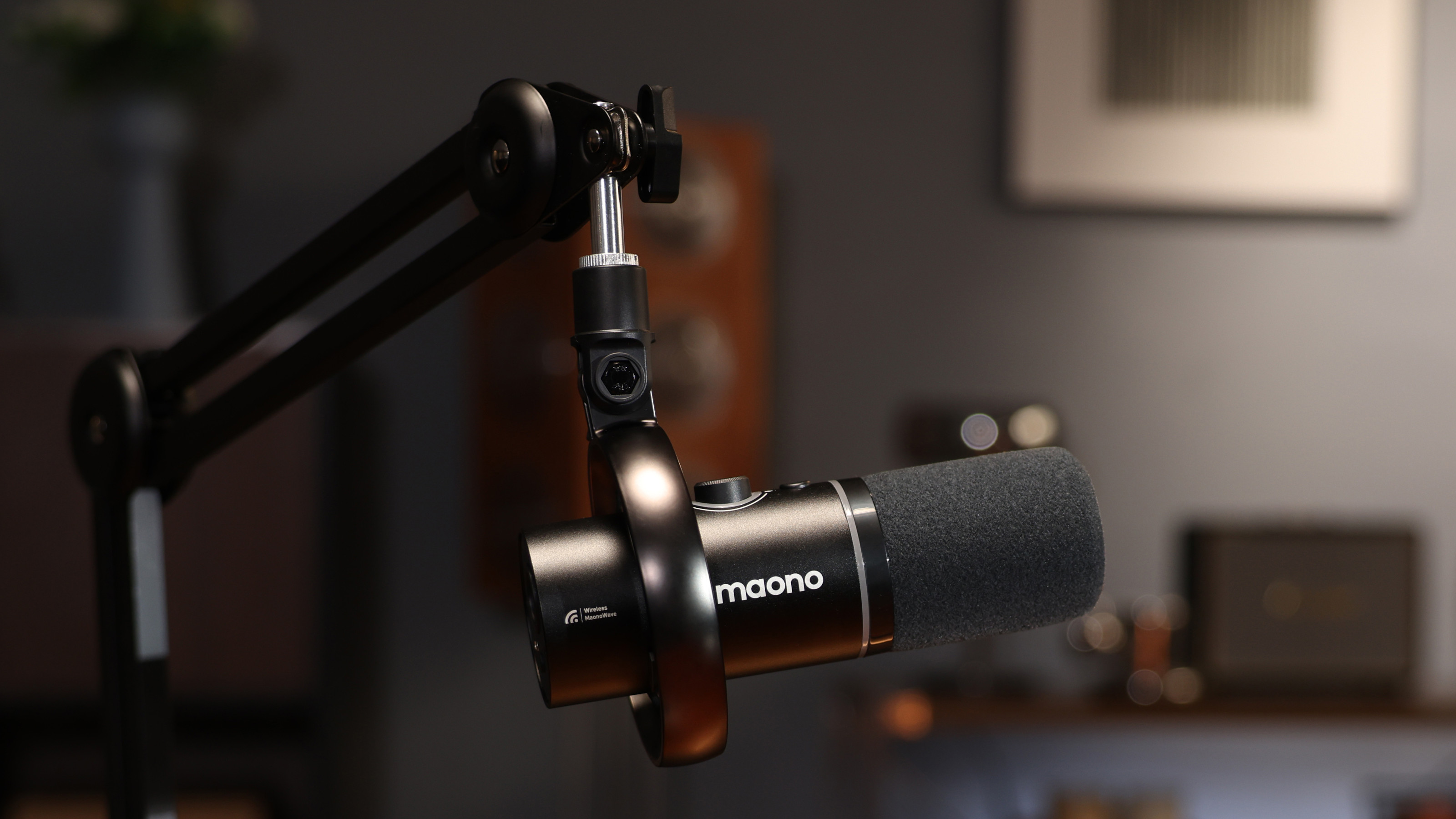 Maono PD200W wireless dynamic podcast microphone