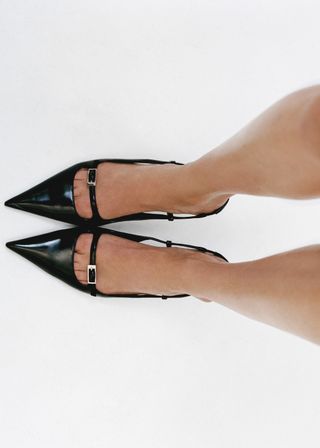 Slingback-Heels mit Schnallen