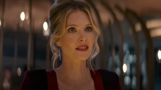 Violet stressed out in restaurant in Drop