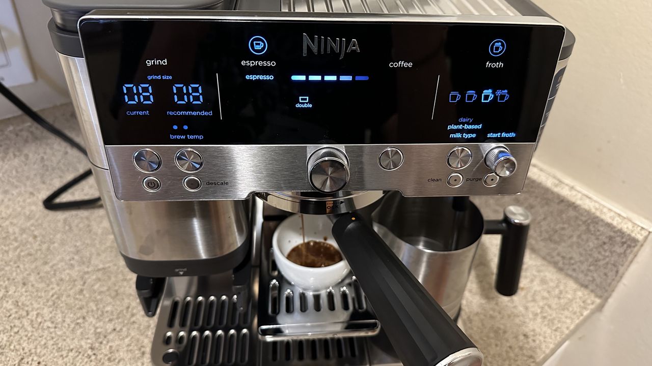 Pulling espresso using Ninja Luxe Caf&eacute; coffee maker