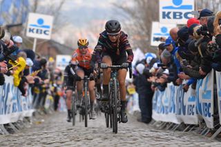 Pauline Ferrand-Prévot sobre el Oude Kwaremont, Tour de Flandes 2018