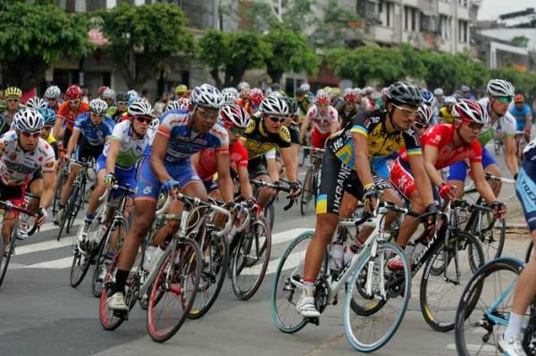 The riders all stayed together for stage 4.