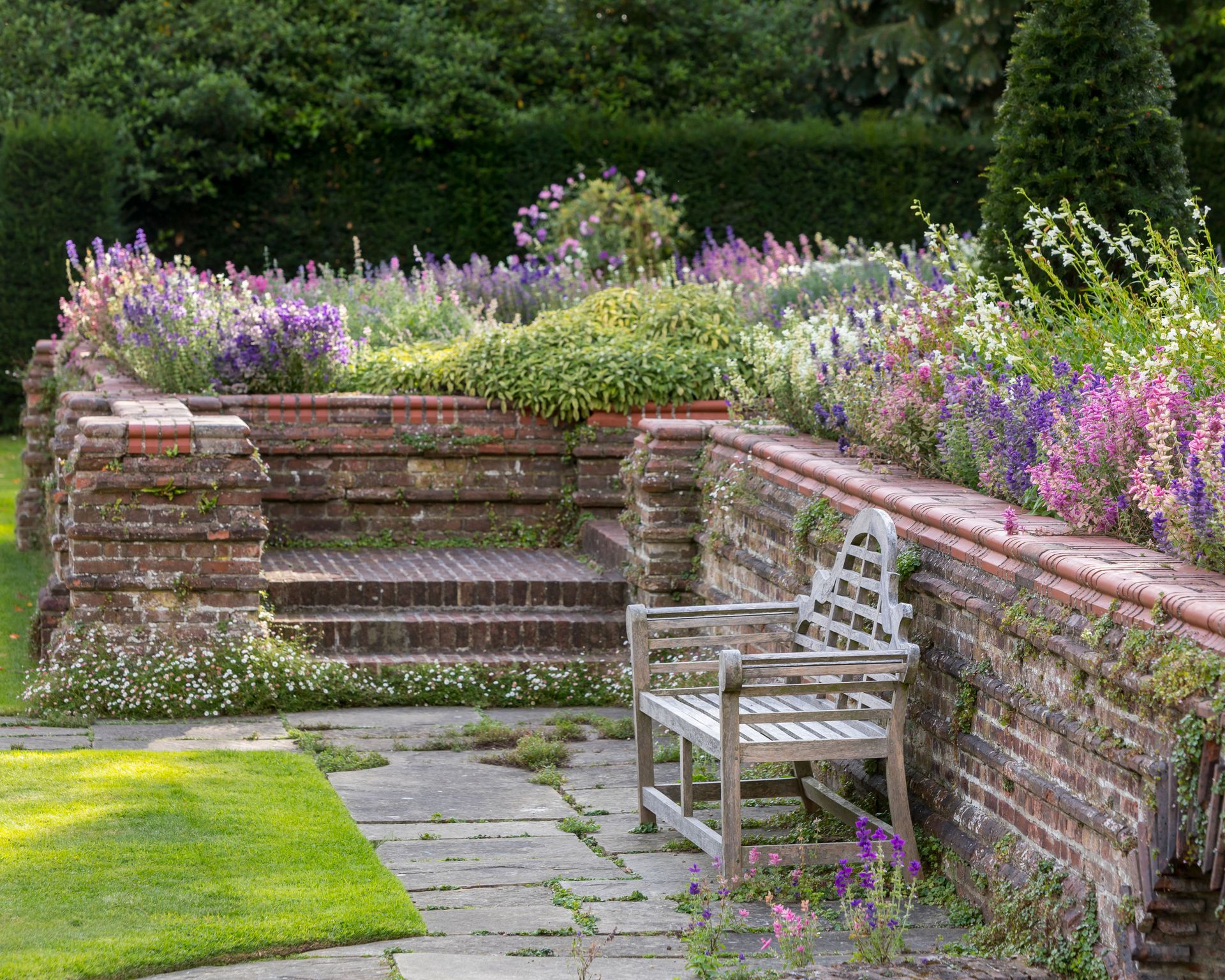Arts and crafts garden design: 5 key elements for a backyard | Homes ...