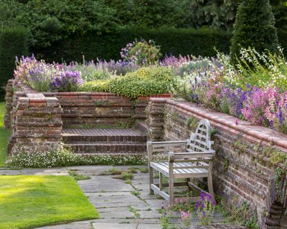 Arts and crafts garden design: 5 key elements for a backyard | Homes ...