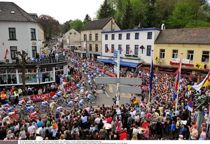 The fans crowd along the Cauberg in the finishing city of Valkenburg for the 2009 edition of Amstel Gold