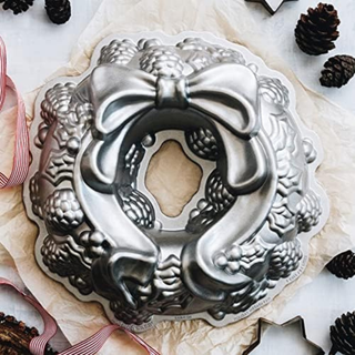 Nordic Ware Platinum Holiday Wreath Bundt Pan