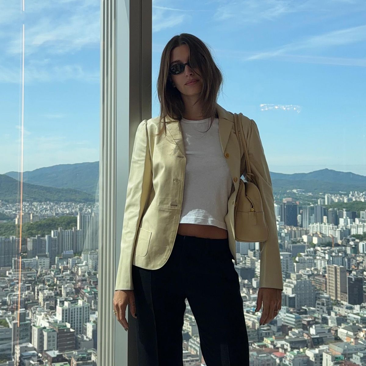 Not Basic Flip-Flops—Chic Girls in Seoul Wear This Elevated Alt With Cropped Pants Instead