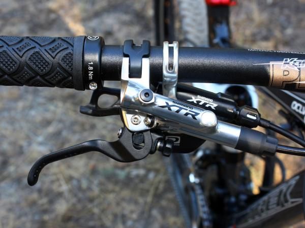 The overall appearance of Shimano's new XTR brake levers is more compact than before - and the brake levers are now especially short for natural one-finger braking.