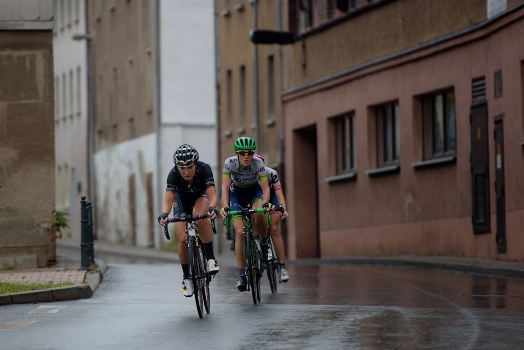Amy Pieters (Wiggle-High5) leads the break