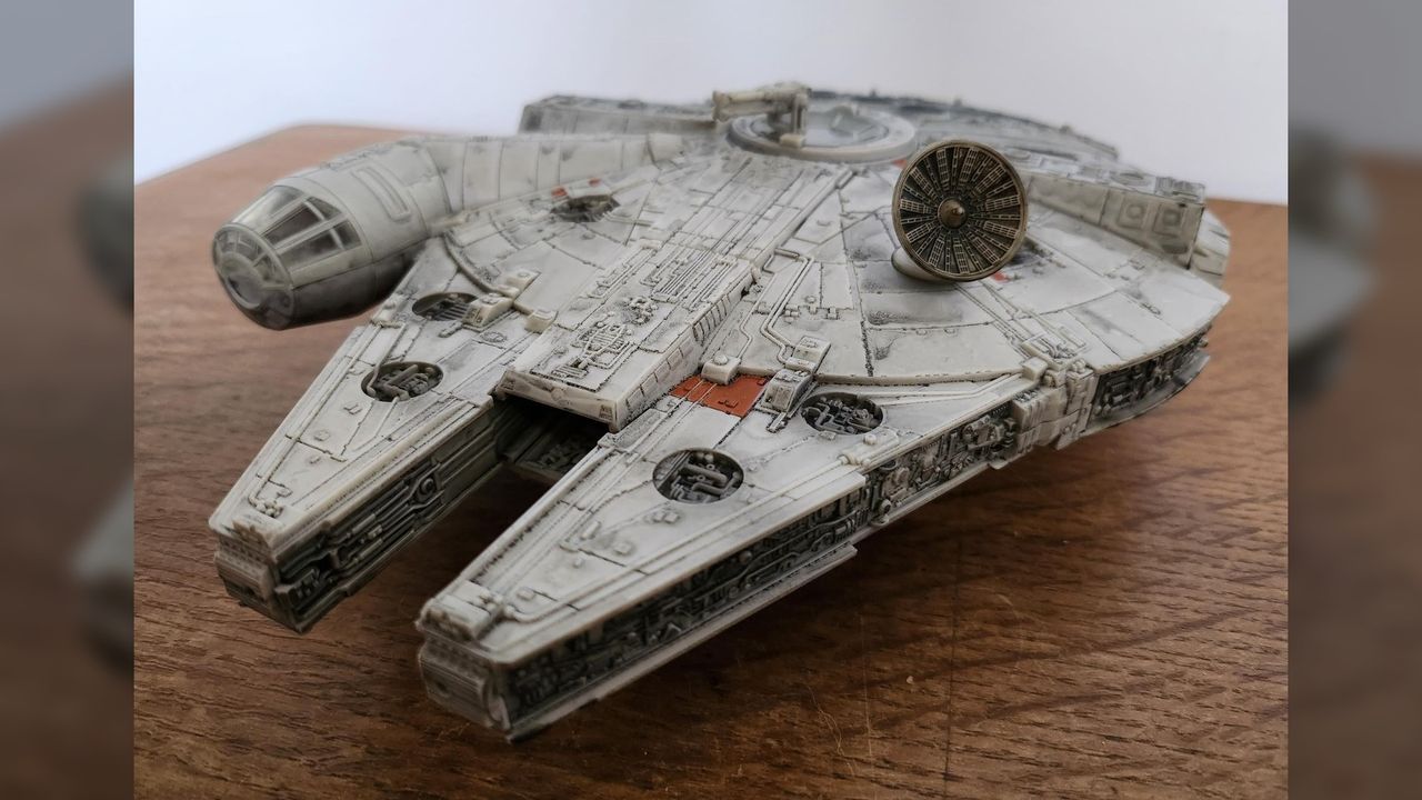Star Wars Micro Galaxy Squadron range_Assault Class Millennium Falcon front side view