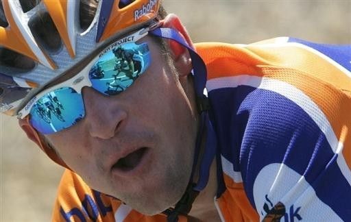 Denis Menchov (Rabobank) feeling the heat a bit