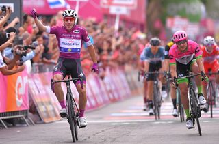 Elia Viviani (Quick-Step Floors) wins stage 3 at the Giro d'Italia