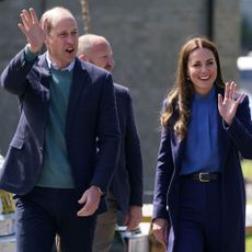 Britain's Prince William, Duke of Cambridge (L) and his wife Britain's Catherine, Duchess of Cambridge visit the Wheatley Group in Glasgow, on May 11, 2022, to hear about the challenges of homelessness in Scotland