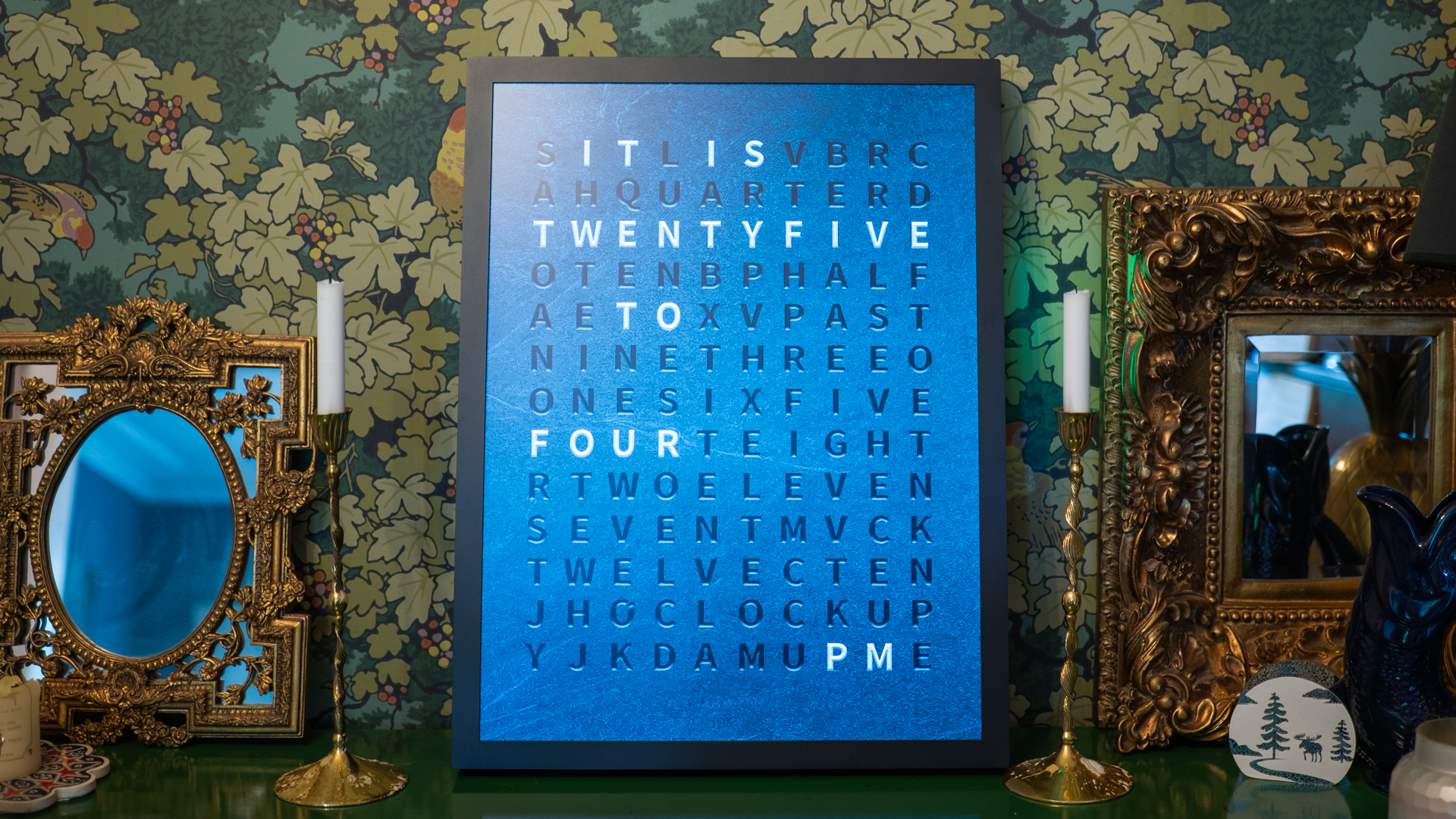 MorningBlues T2 art frame showing text clock