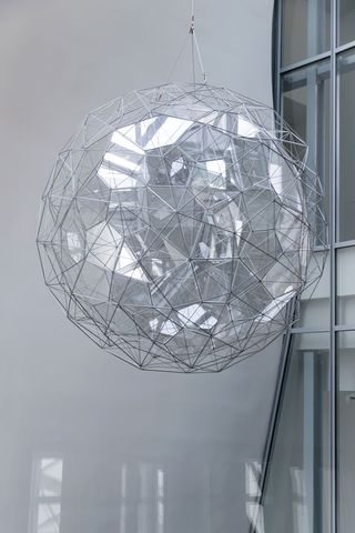 The rooftop heliostat 'sun tracker' that refracts rays onto a polyhedron sculpture suspended near the museum’s entry