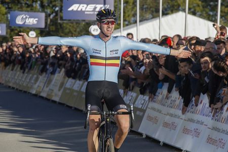 Toon Aerts wins the 2016 European Cyclo-cross Championship