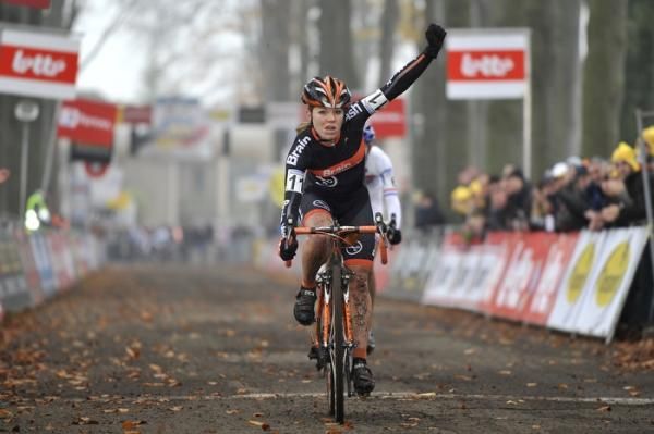 Sanne van Paassen (Brainwash) takes the win in Gavere.