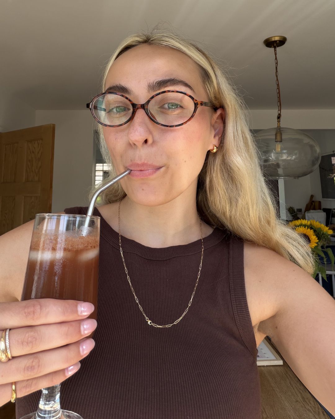 Health freelancer Georgia trying the Biomel Complete Gut supplement: in a shake and as a smoothie