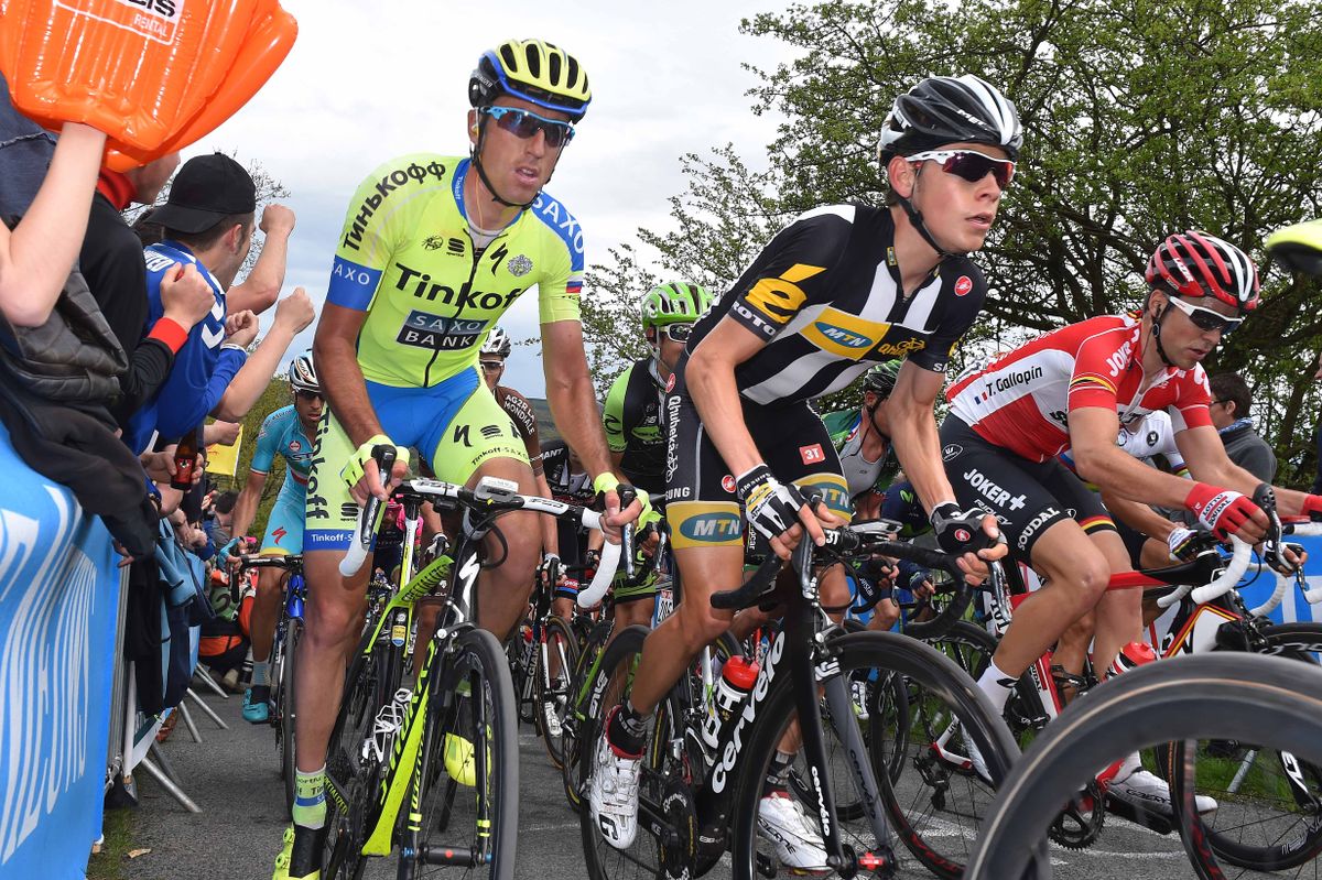 Robert Ki&scaron;erlovski (Tinkoff-Saxo) on the inside of Louis Meintjes (MTN-Qhubeka)