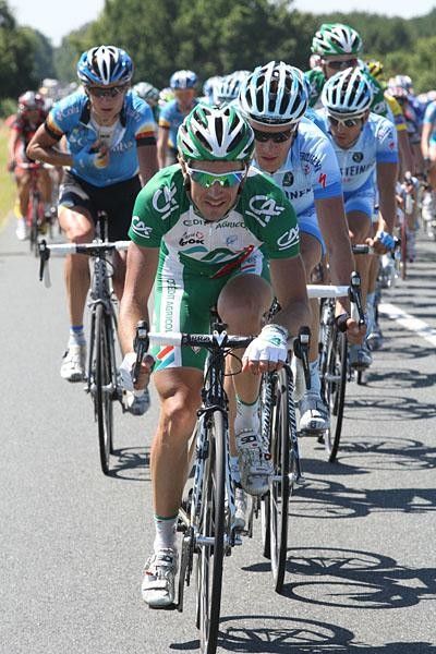 Credit Agricole takes up the chase to deliver Thor Hushovd to a chance at sprint victory.