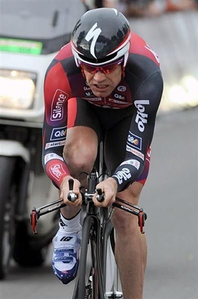 Cadel Evans powered to sixth in the prologue, despite "not being at a 100%."