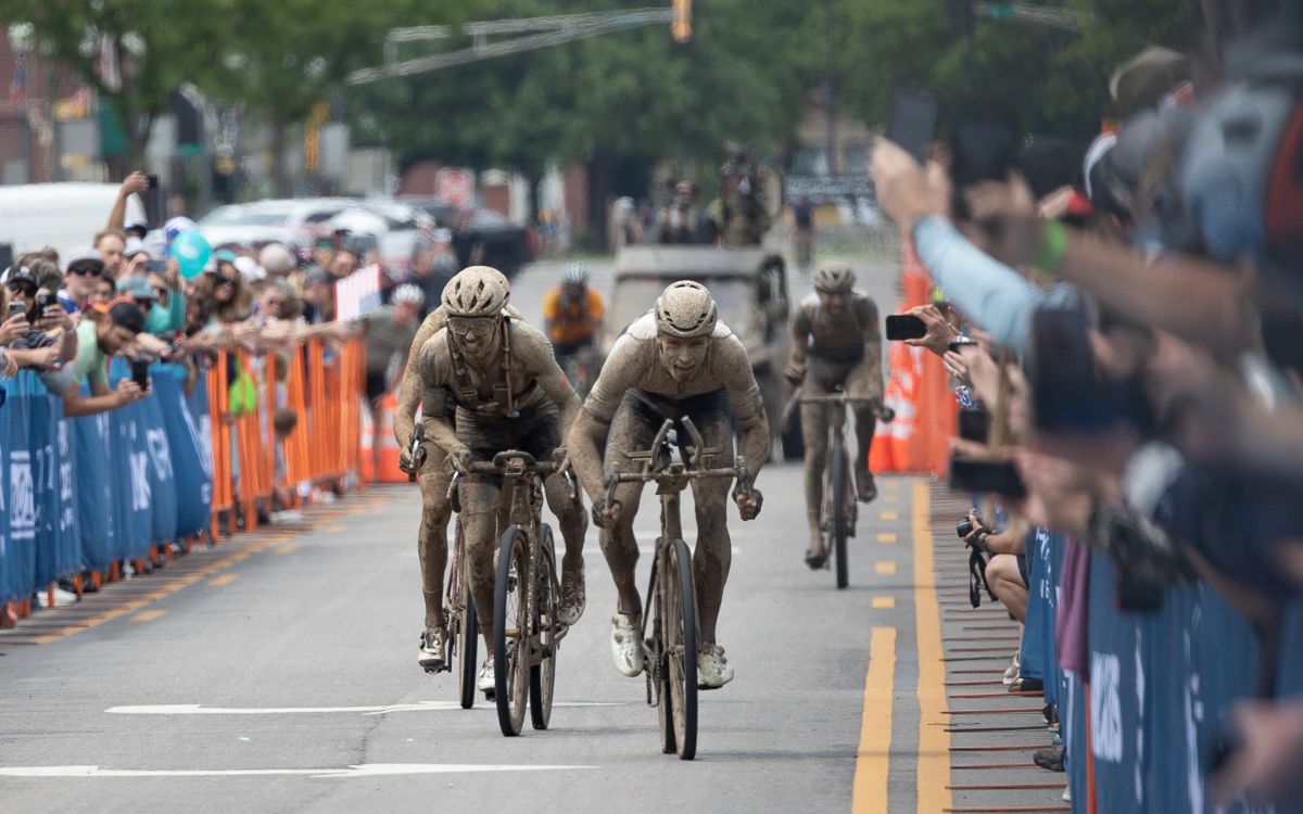 Five men returned to Emporia together after almost 200 miles of wet muddy gravel. Four riders made it to the finishing chute. Three sprinted. Evar Silk (Duivendrecht, NLD) took the top honors in the sprint.