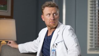 Kevin McKidd is shown as Owen Hunt on Grey's Anatomy Season 22.