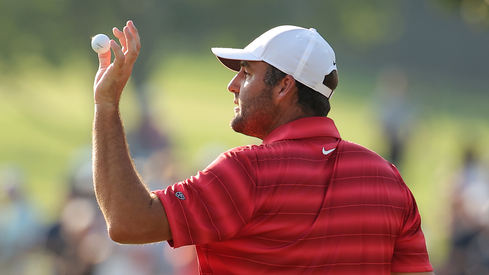 Scottie Scheffler catches golf ball