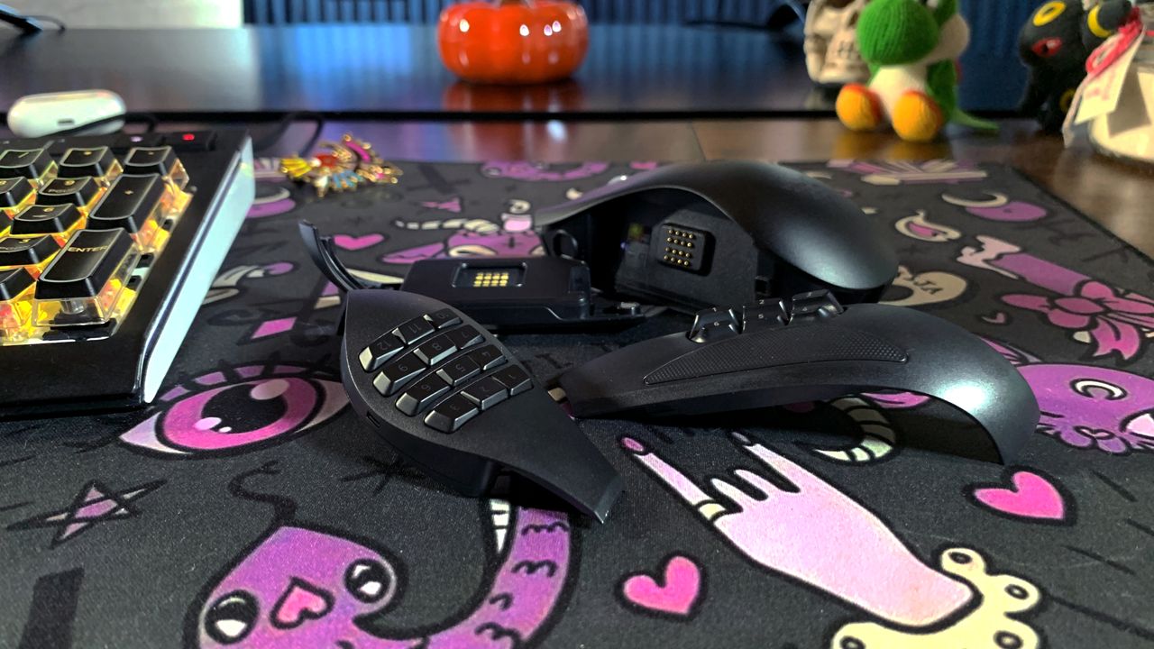 Razer Naga Pro Wireless in a gaming setup