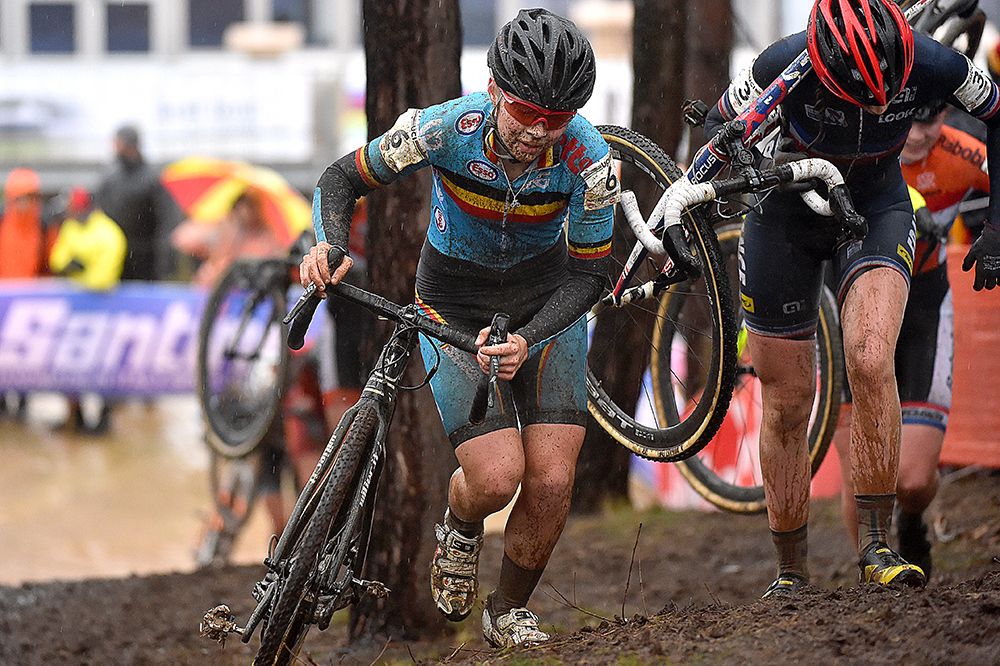 Laura Verdonschot (Belgium) runs through the mud