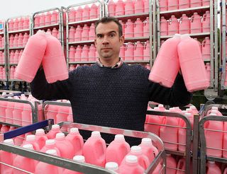 Dr Chris van Tulleken shows parents in Bristol how much Calpol we buy in the UK every day  (C) Raw TV Photographer: Tom Beard